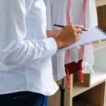 Jak szukać tanich lotów: Praktyczne porady i triki